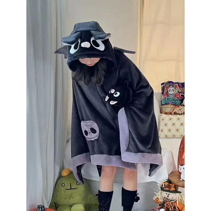 Kawaii Cartoon Bat Peluche Anime Costume Abiti di Halloween Inverno Nuovo Pigiama Donna Coperta Mantello Cos MN3