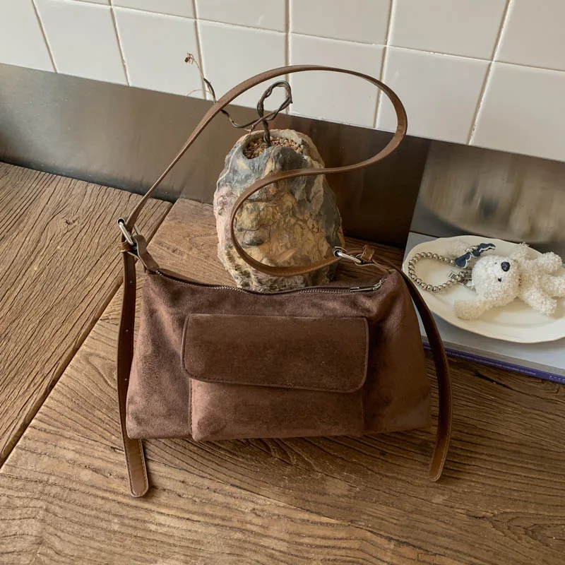 

2025Autumn Winter Niche Design Single Shoulder Women's Bag New Trendy Fashion Solid Color Crossbody Bag Commuter Baguette Bag