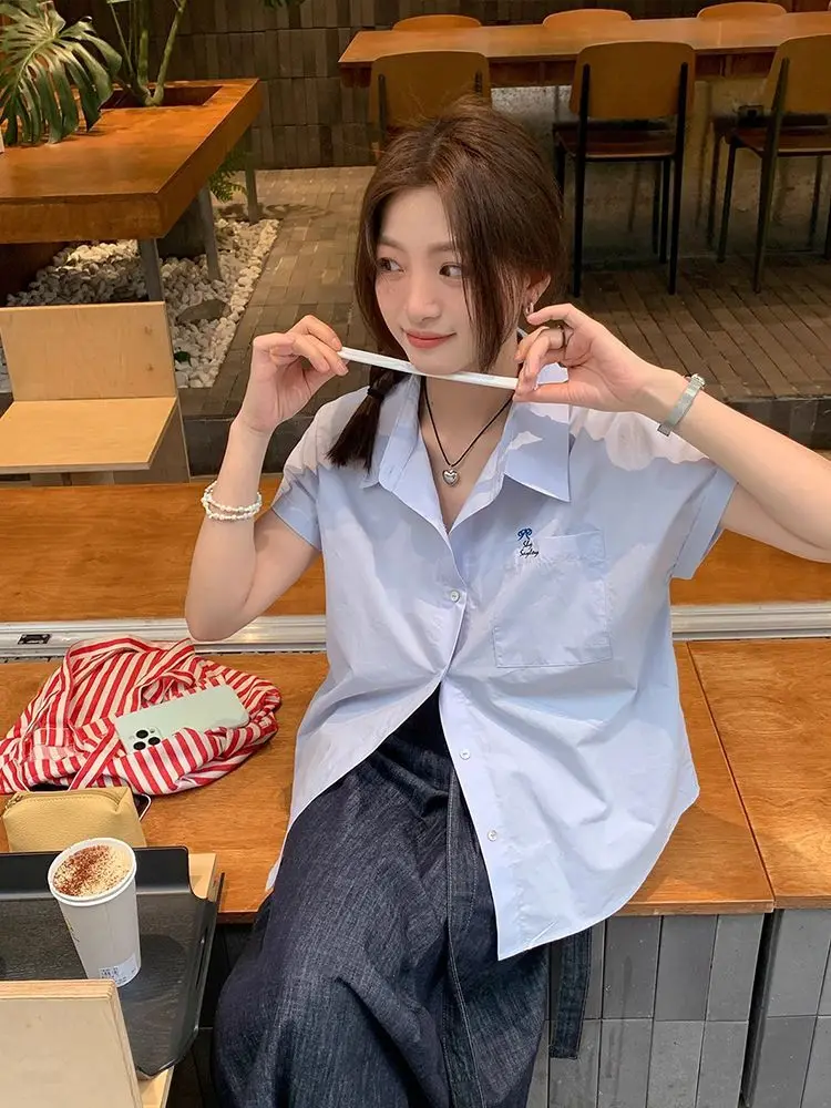 

Retro Checked Shirts Women Featuring Lapel Collar Pocket Details and Loose Fit Ideal for Casual College Style or Daily Outfits