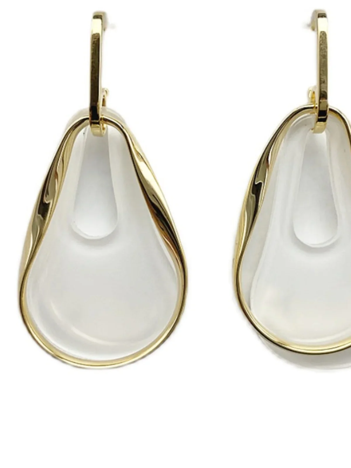

High-end fashion geometric engraved earrings for women looking thin