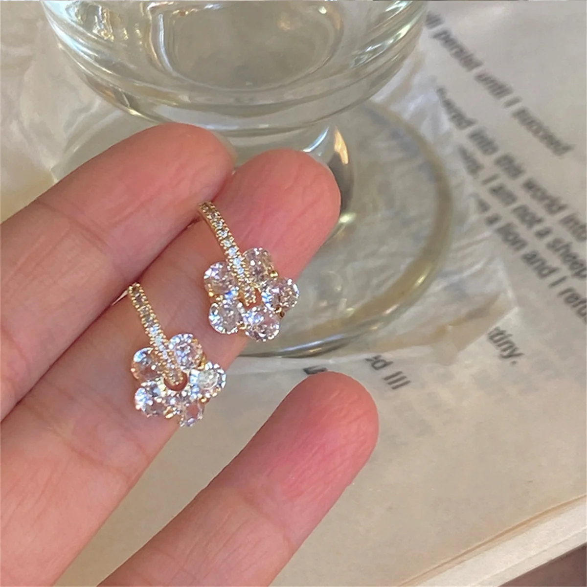 Koreanische Exquisite Planet Mond Schmetterling Quaste Ohrringe für Frauen Funkelnden Kristall Asymmetrische Tropfen Ohrringe Mädchen Partei Schmuck – Detail 13