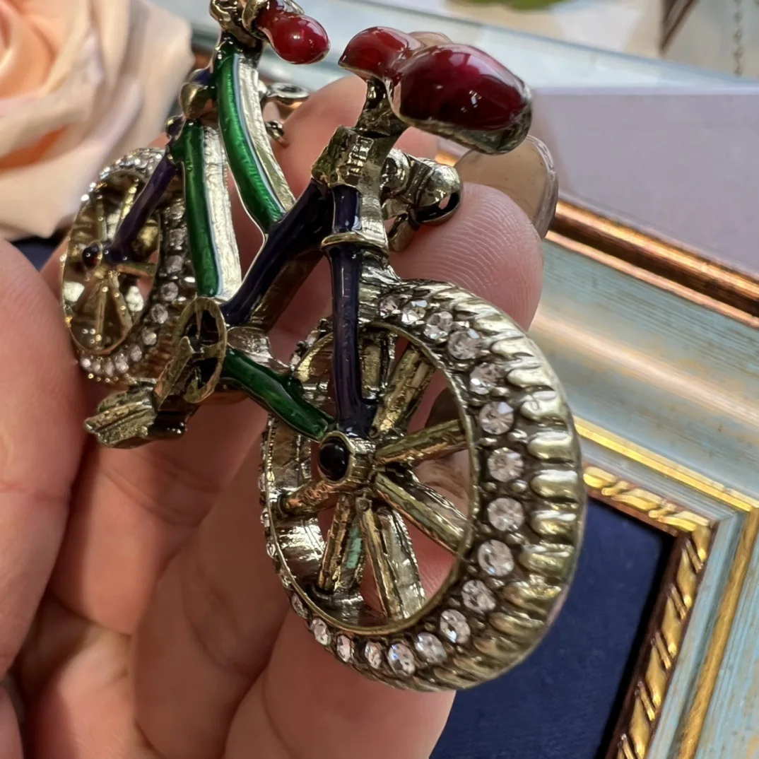 Medieval Vintage Bicycle-shaped Brooch Creative Luxury Rhinestone Pins Elegant and Exquisite Retro Women's Clothing Accessories