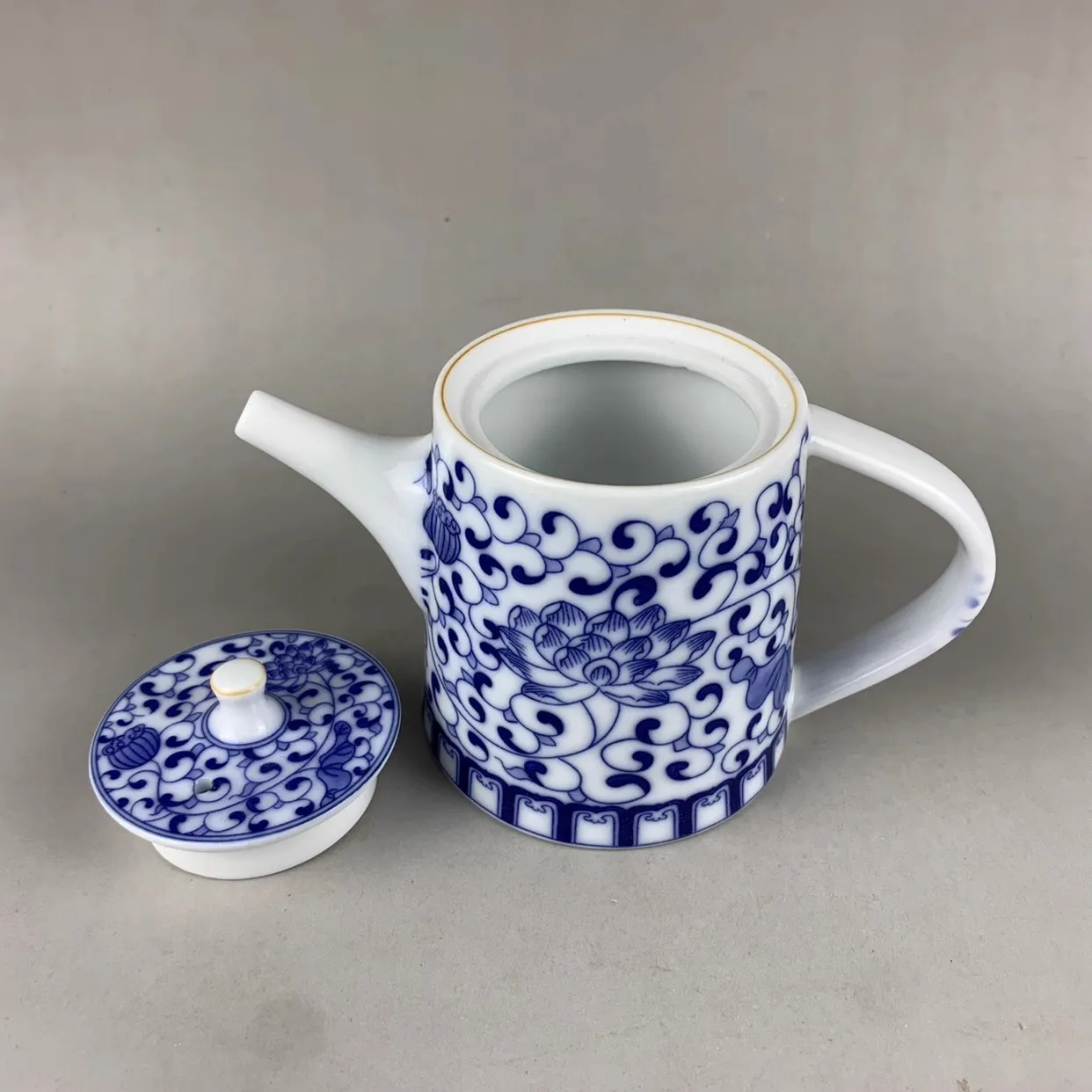 Jingdezhen niebieski i biały splątany lotos mały dzbanek na herbatę Retro ceramiczny ozdoby do dekoracji domowy