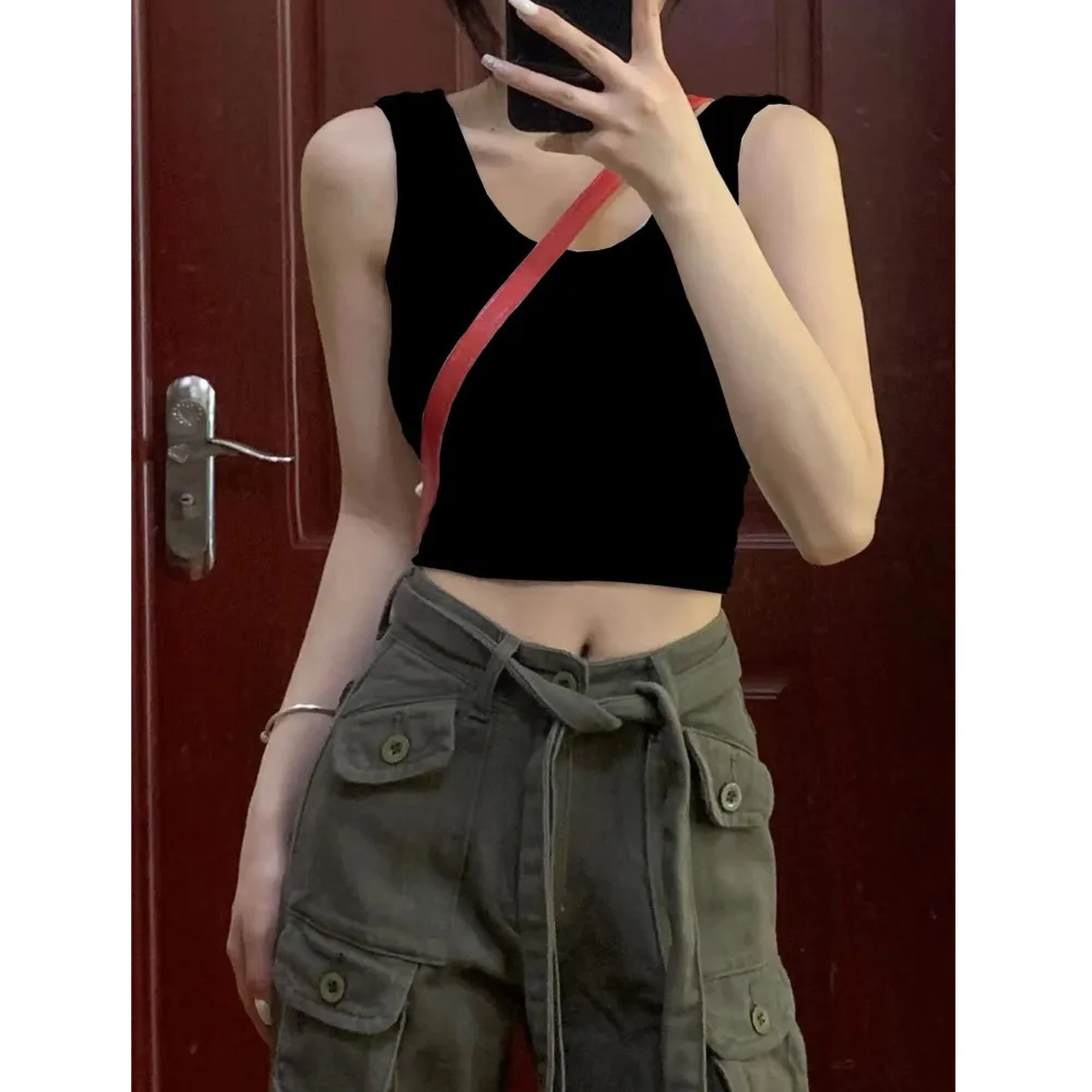 Women's spicy girl wearing short style to show off weight, exposed navel tank top, women's exterior, interior, base, small vest