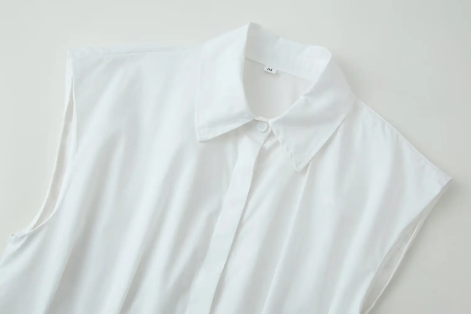TFMLN Damen Freizeit Ärmelloses Hemd Sommer High Street Trendige Pendler-Shirts 2026 Sommer Mode Elegante Hemden mit Plissiertem Saum – Detail 8
