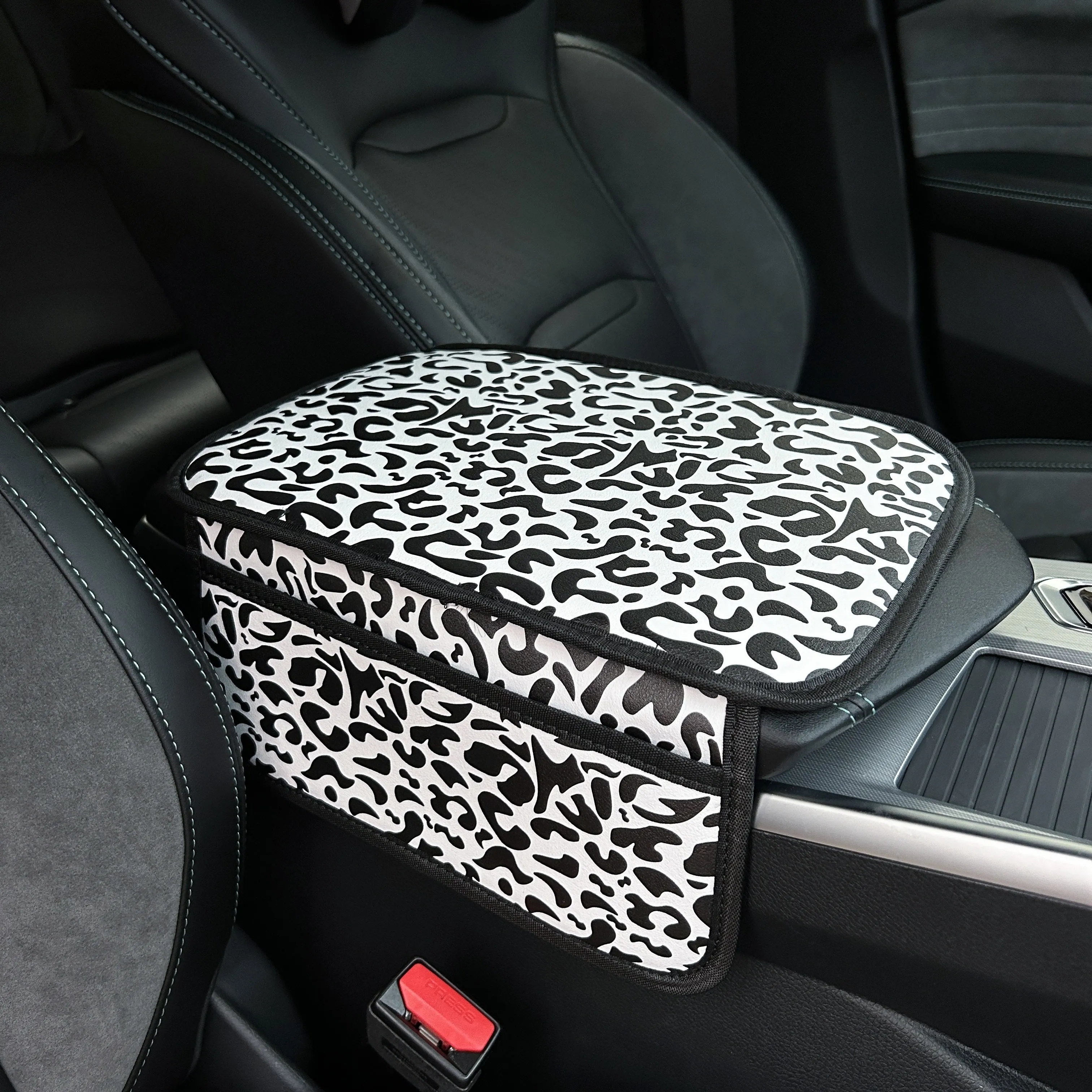 

Cow Print car armrest box storage pad with side storage pockets, suitable for storing phones and keys.