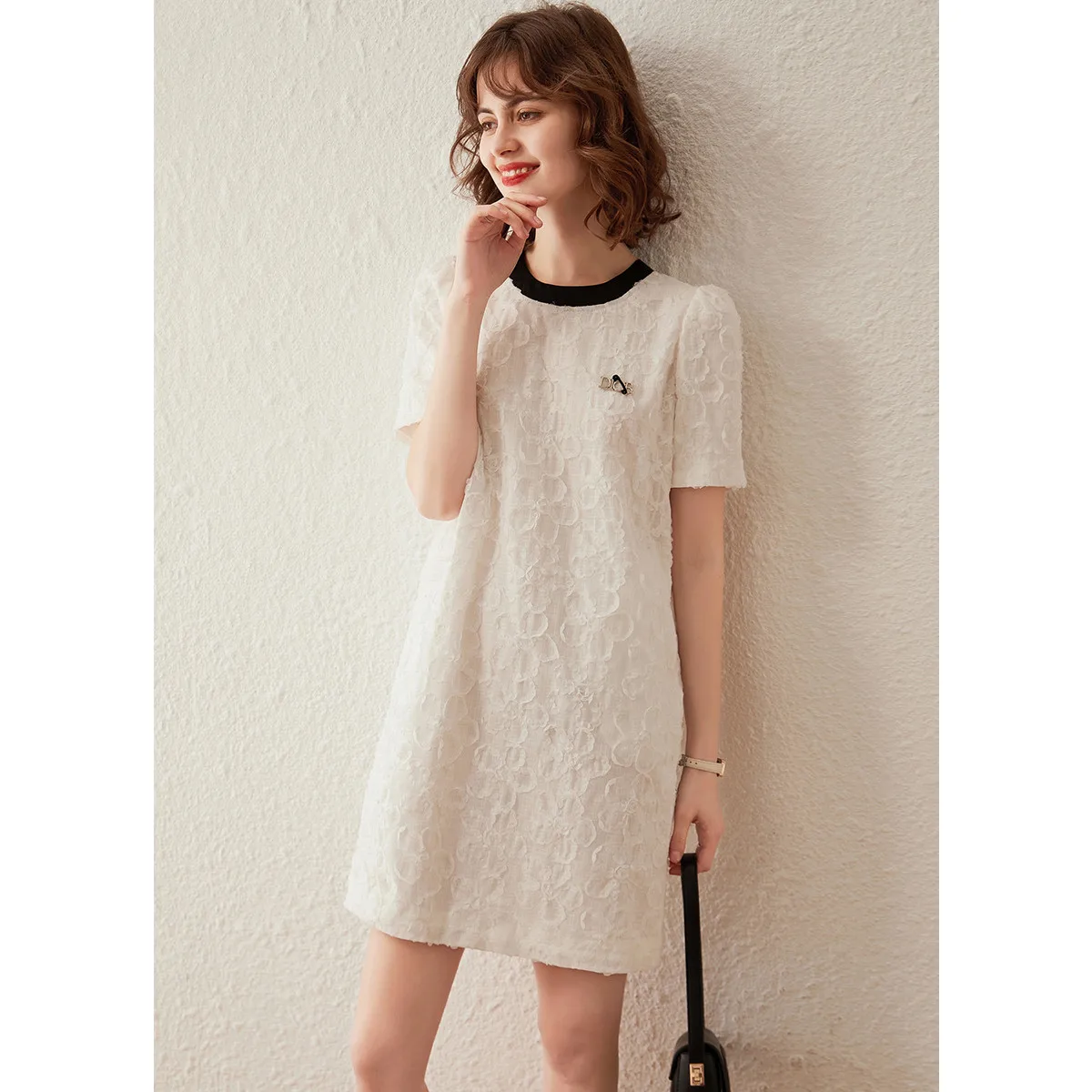 LOUIS YAO 2025 Summer Texture Flower Pattern Gonna a tubo dritto Girocollo Colore a contrasto Splicing Abito t-shirt per pendolari