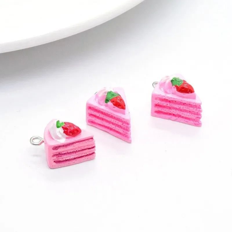 10 Stück/Packung 3D-Harz-Schichtkuchen-Anhänger, niedliche Erdbeer-Kuchen-Imitationsanhänger für Ohrringe, Armbänder, DIY-Schmuckgeschenk – Detail 2