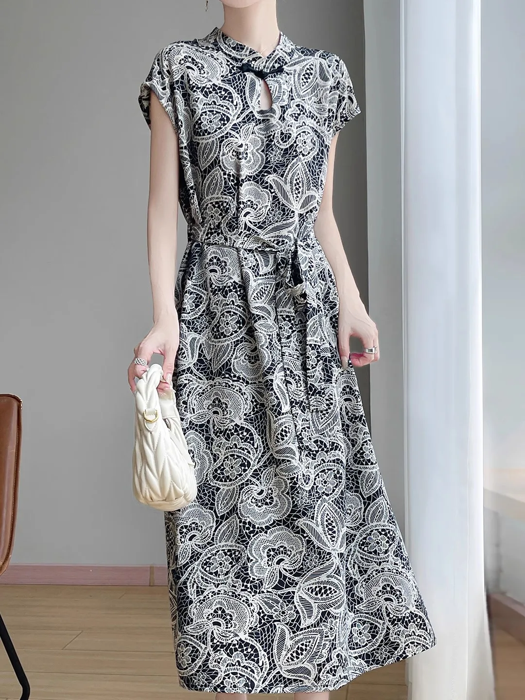 Col montant à imprimé floral ort Sve Long Dr femme modifiée Dr rose imprimé froncé taille bouton détail Su...