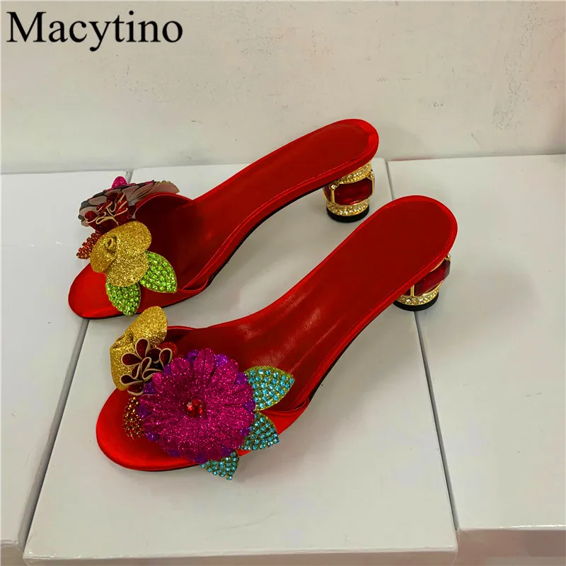 

Gold Flower Design Ladies High Heel Slippers Round Toe Thick Heel Strange Heel High Heel Fashion Party Slippers