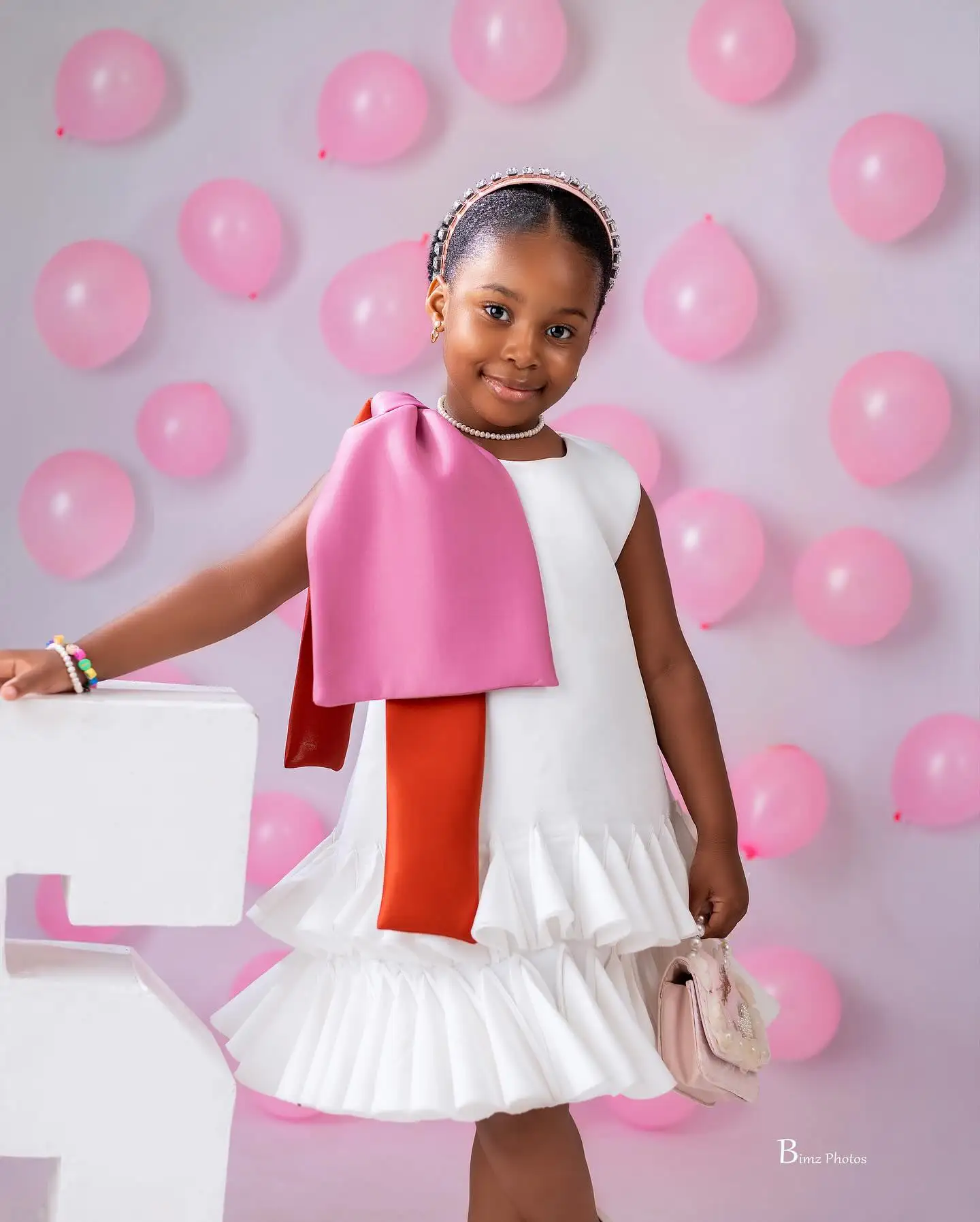 カスタマイズされた白いフラワーガールドレス 結婚式用 膝丈 プリンセス誕生日パーティードレス