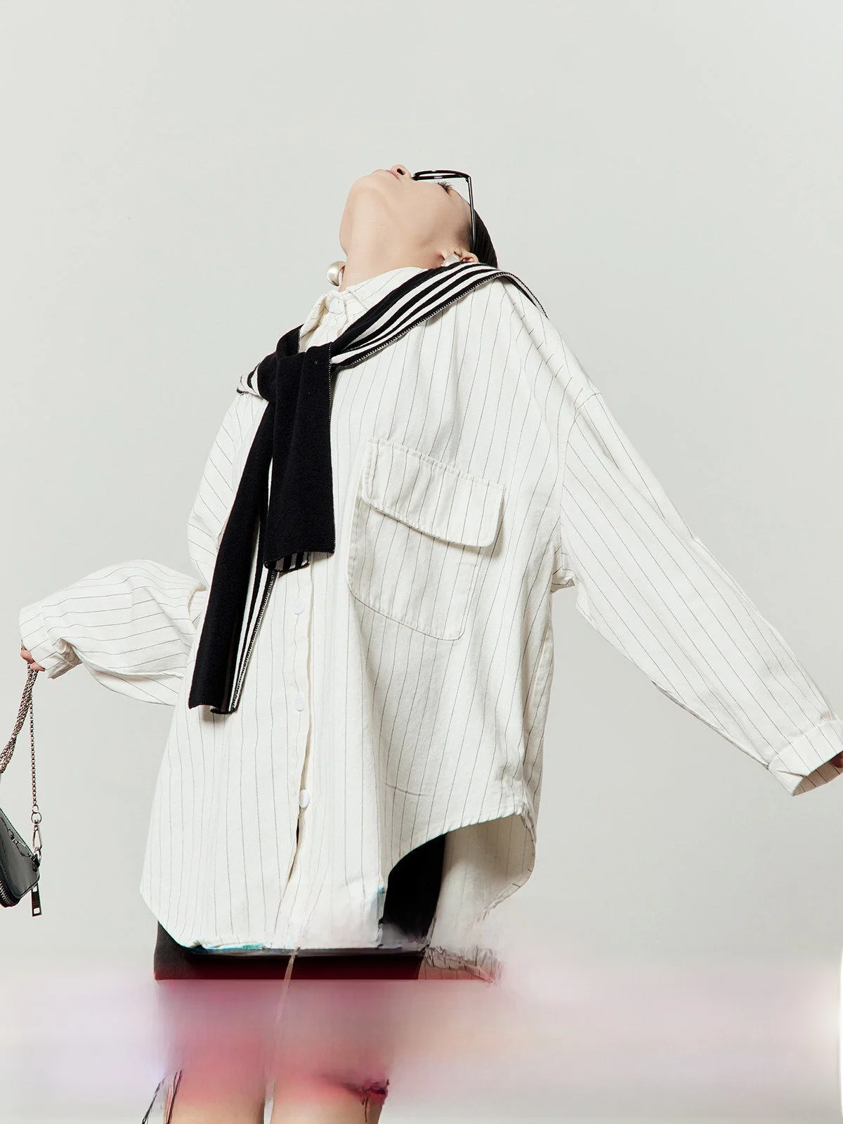 

Белая свободная полосатая рубашка для женщин с отложным воротником, дышащая, летняя, новинка, простой дизайн, повседневная рубашка