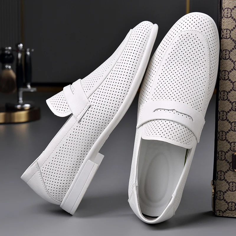 

Men's Sandals 2025 New Outer Wear Leather High-end Brand Driving Young People Hollow Hole Shoes Sandal Little White