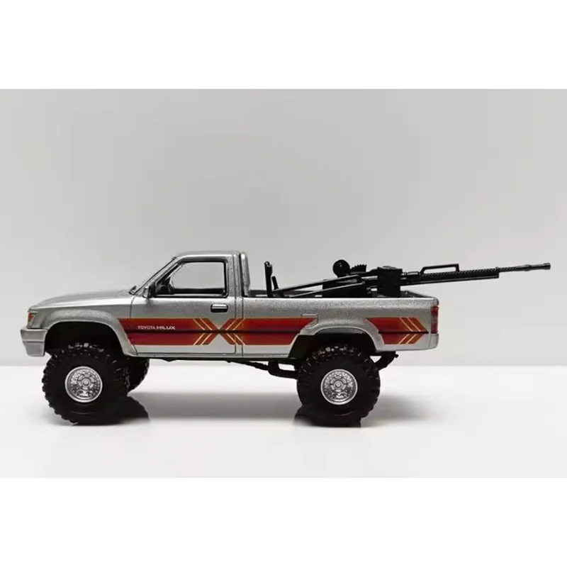 MASSDI 1/64 Scale 1994 HILUX RN80 Battlefield Truck Alloy Simulation Model Ornament Off-Road Vehicle Collectible
