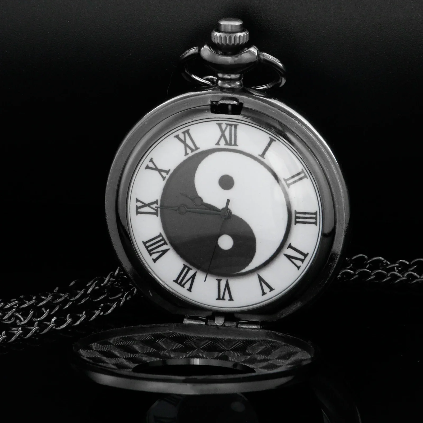 Vintage Chinese Kung Fu Tai Chi Ying and Yang Badge Quartz Pocket Watch Necklace Clock Steampunk Men's Women's Festival Gifts