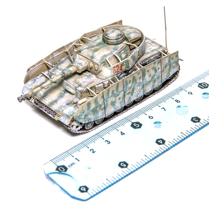 1: 72 DG63261 German Tank No. 4 H-type with side skirt armor (snow coated version) Finished product collection model