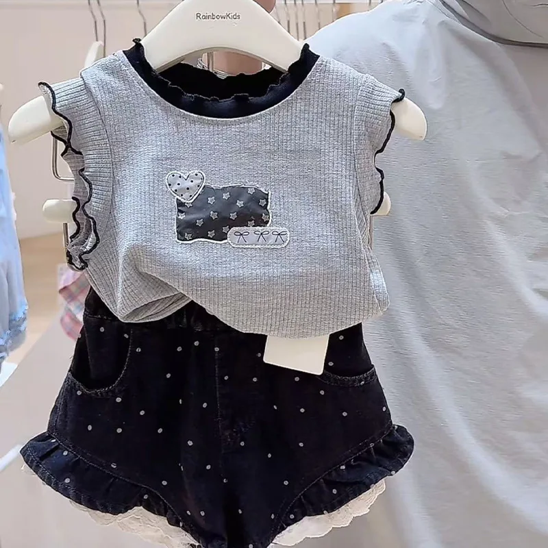 

Girls' Casual Suit 2025 Summer New Children's Clothing Korean Version Love Top, Two-piece Set of Children's Polka Dot Shorts