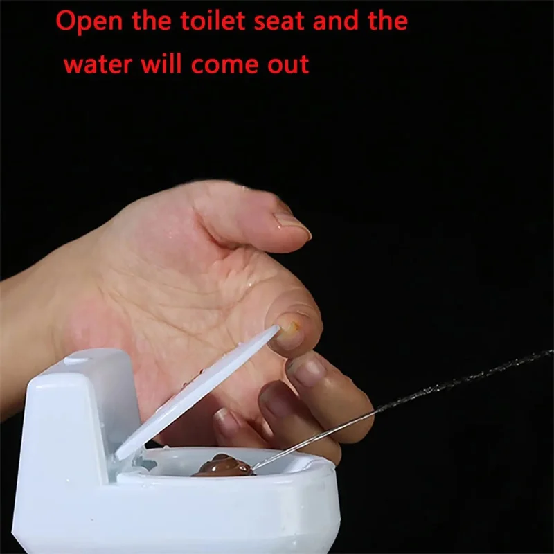 Prank Squirt Toilette Mini Lustiges Squirt Wassertoliet mit 3D Poop Lustiger Witzknebel Geheimes Squirting Toilettenspielzeug für Jungen und Mädchen