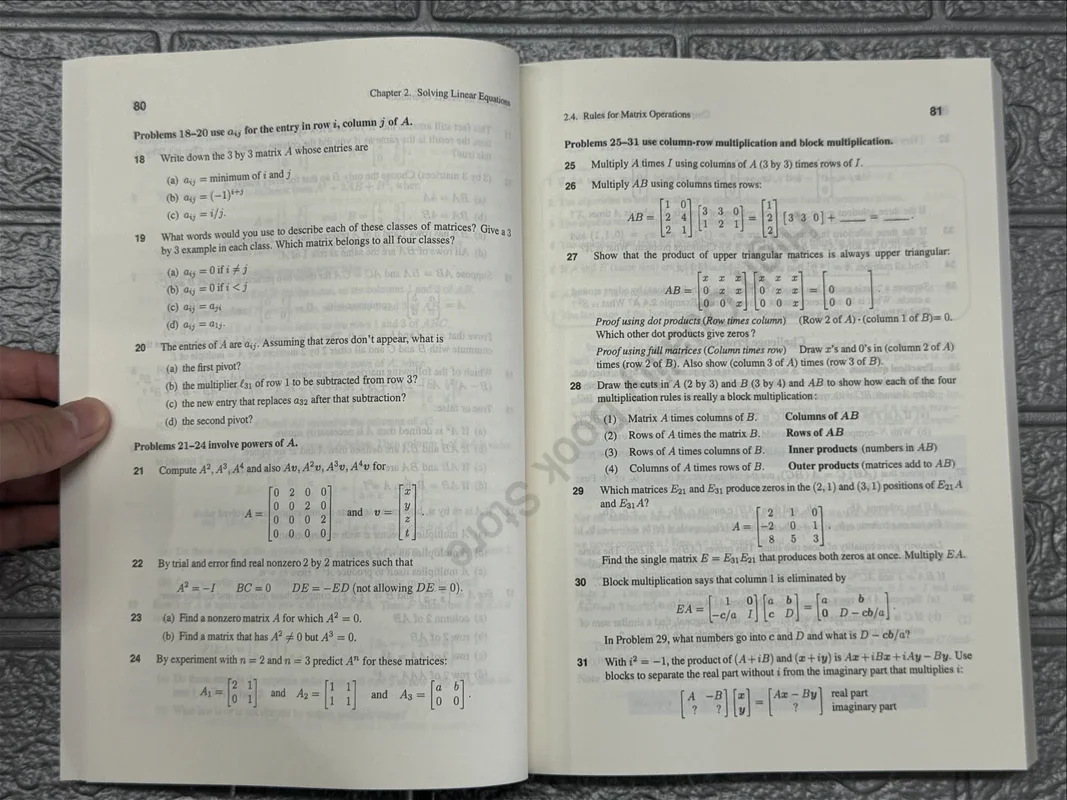 Introduction To Linear Algebra 5th Edition โดย Gilbert Strang หนังสือเรียนตัวเลขขั้นสูงการวิจัยคณิตศาสตร์ต้นฉบับภาษาอังกฤษ