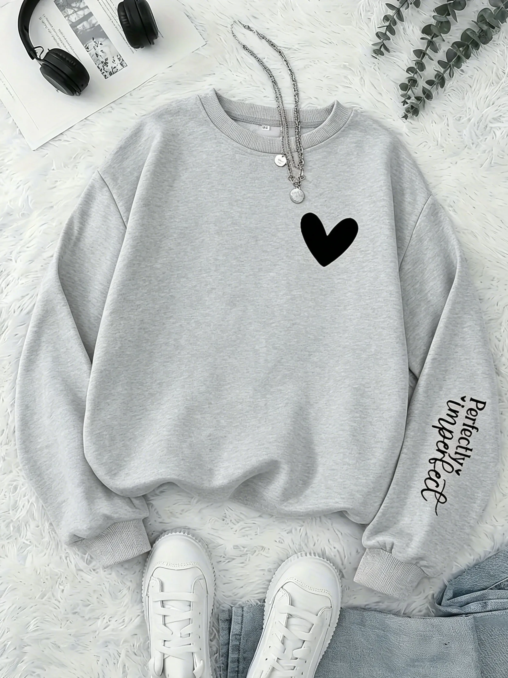 Damen-Sweatshirt mit perfekt unvollkommenem Buchstabenmuster, süßes Herz-Design, Rundhalsausschnitt, lässiger Pullover, weiches Fleece, lange Ärmel, Mädchen-Streetwear. – Detail 17