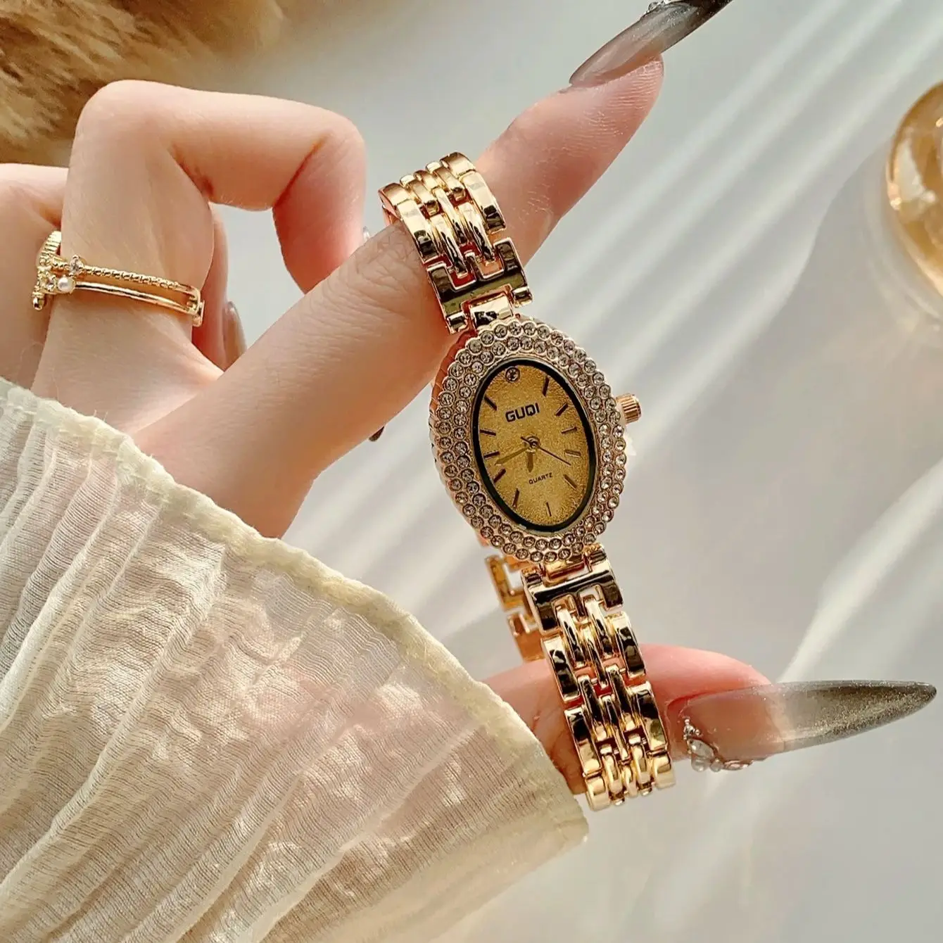 الفاخرة مثلج خارج الماس ووتش للنساء حالة بيضاوية الهيب هوب السيدات الساعات الساخن أزياء كوارتز ساعة اليد سلسلة ذهبية ساعة مجوهرات