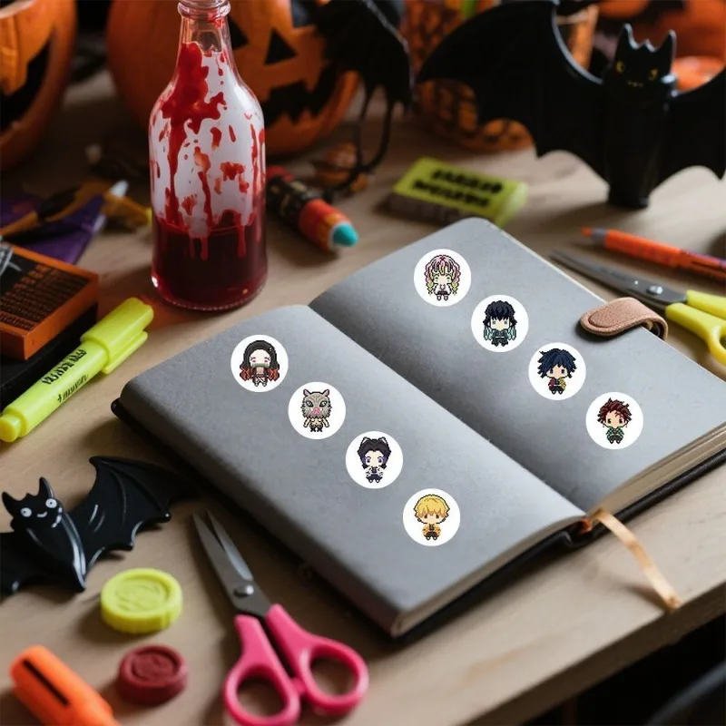 500 stks/rol Demon Slayer Cartoon Stickers DIY Anime Leuke Pixel Stickers Decoratieve Label Seal Kids Party Verjaardag Stickers Gift
