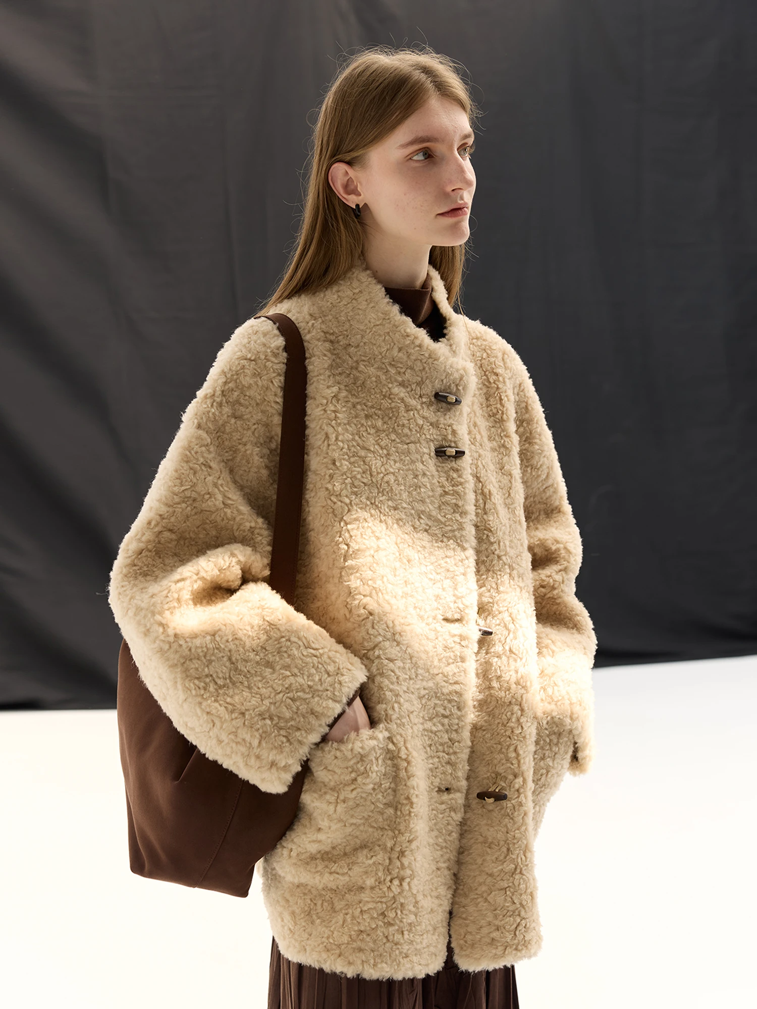 

Женское зимнее пальто Camon из 100% шерсти с отделкой из овчины и меха, кожаная верхняя одежда, длинное, средней длины, на пуговицах