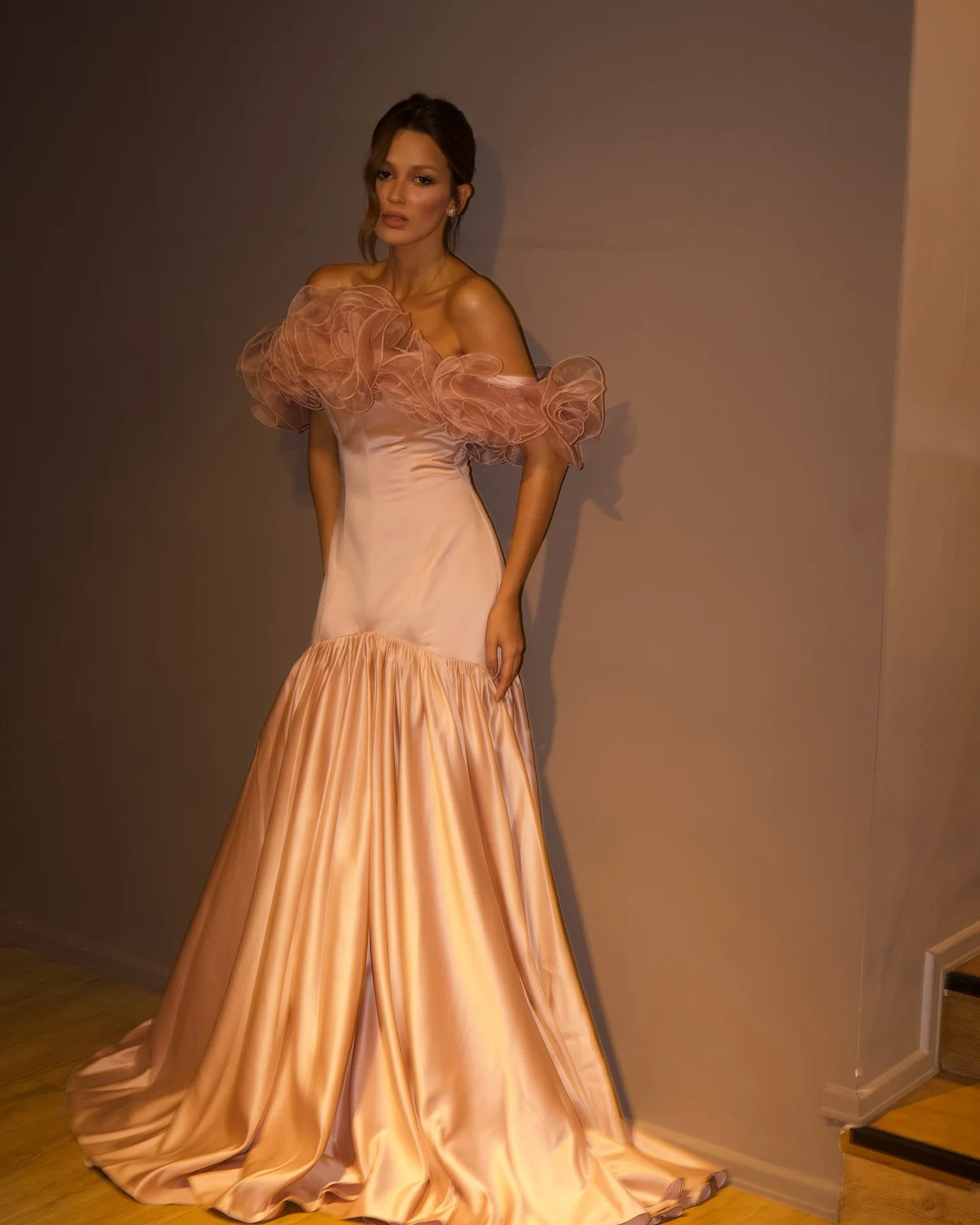 

Customized Graceful Satin A-Line Off the Shoulder Ruffles Evening Dress High Quality Short Sleeves Floor Length prom dresses