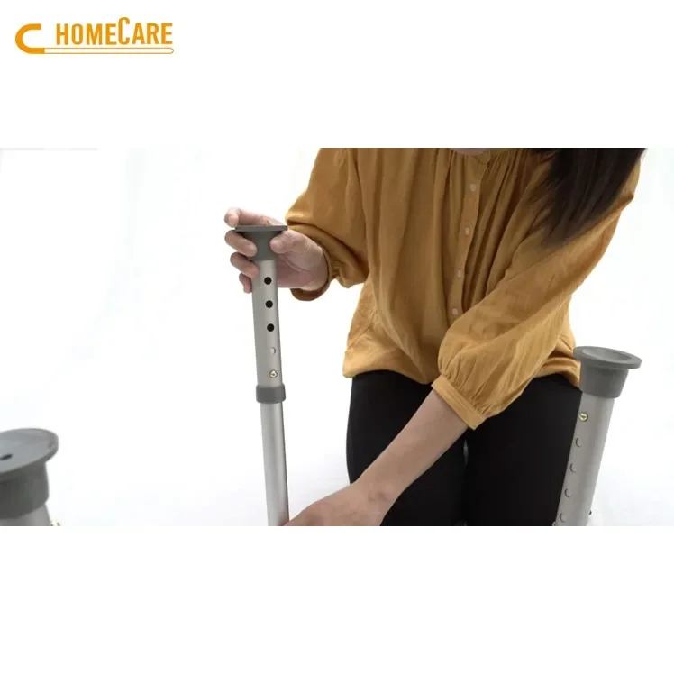 Heißer Verkauf U-förmiger Duschstuhl Entwässerung Design Eva Pad Badestuhl für behinderte ältere Menschen