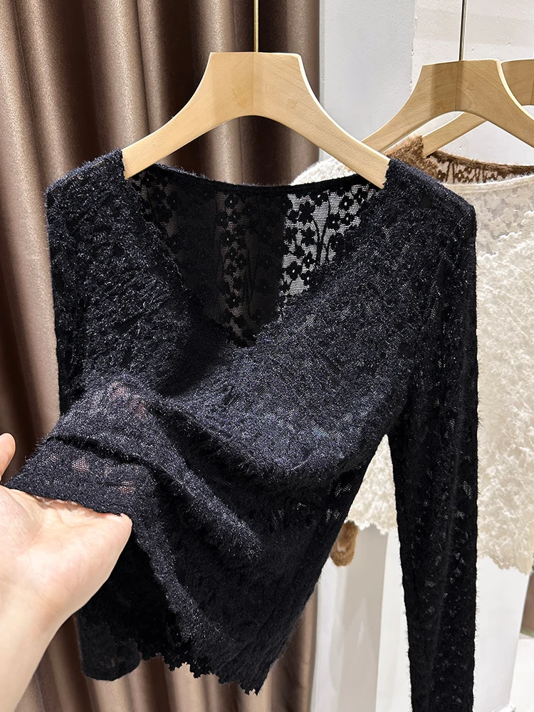 

Женская осенне-зимняя сексуальная базовая футболка с кружевным V-образным вырезом, цветочным узором и корейским дизайном, облегающая, для ношения под одеждой