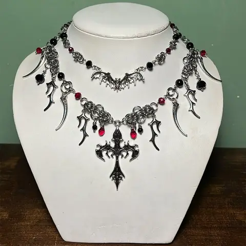 महिलाओं के लिए गॉथ हैलोवीन नेकलेस, बैट क्रॉस हार्ट रेड क्रिस्टल पेंडेंट, स्टैकिंग चेन डार्क पार्टी ज्वेलरी, डेली वियर और सरप्राइज गिफ्ट 10 best sales हार का ढेर - №2