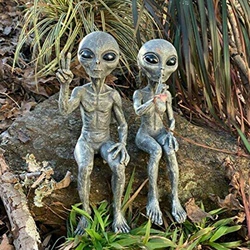 Outdoor Space Alien Ornaments Garden Resin Statue Figurine Home Decoration Gift Garden Yard Decoration Outdoor Miniatures