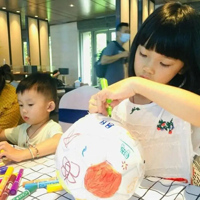 Bola Putih Sepak Bola Grafiti DIY Kreatif 18/21.5/20Cm Sepak Bola Meningkatkan Interaksi Orang Tua-anak untuk Hadiah Persahabatan Anak-anak Dewasa