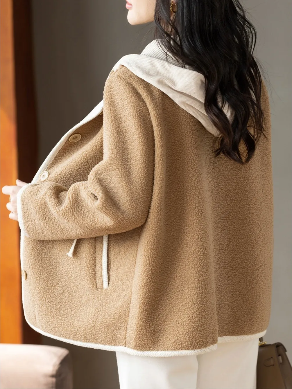 เสื้อกั๊กขนเฟอร์เทียมแบบมีฮู้ด สไตล์ลำลองสำหรับผู้หญิง ผ้ากำมะหยี่เลียนแบบขนแกะ รุ่นใหม่ล่าสุดสำหรับฤดูใบไม้ร่วงและฤดูหนาว เสื้อผู้หญิง