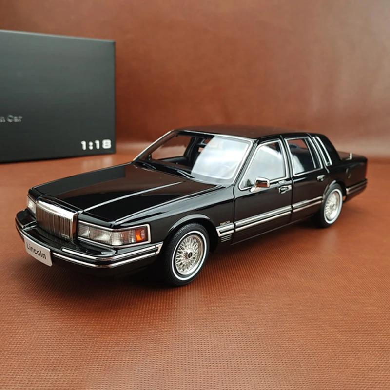 

XiaoGuang Diecast Alloy 1:18 Scale Lincoln Town Limousine Cars Model Adult Toys Classics Souvenir Collection Gift Static Display