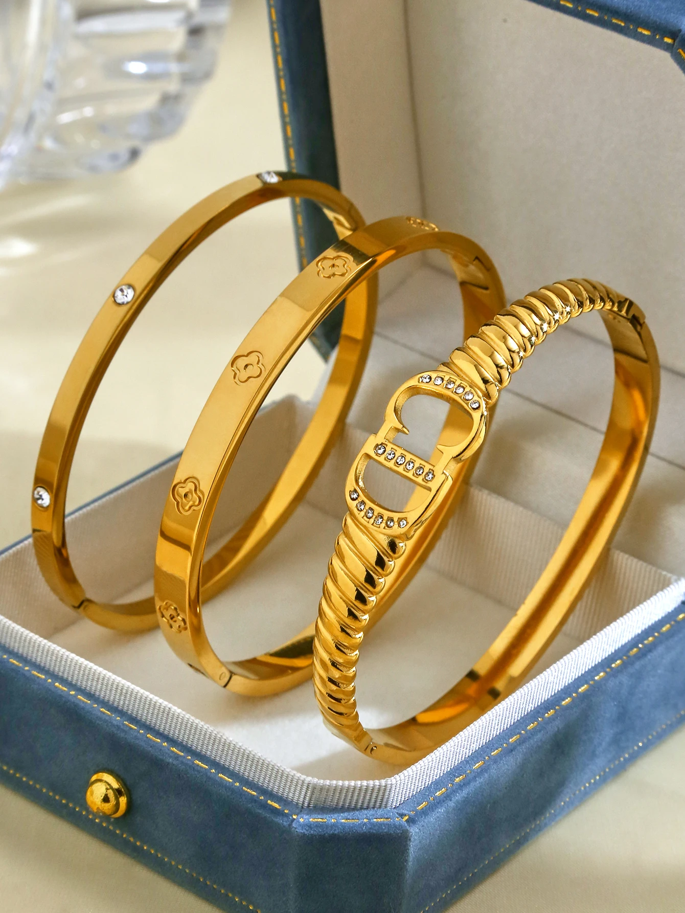 سحر شخصية خفيفة فاخرة بسيطة الرياح الباردة الفولاذ المقاوم للصدأ مع الماس، أربع أوراق الزهور، رسائل CD سوار أنثى #2