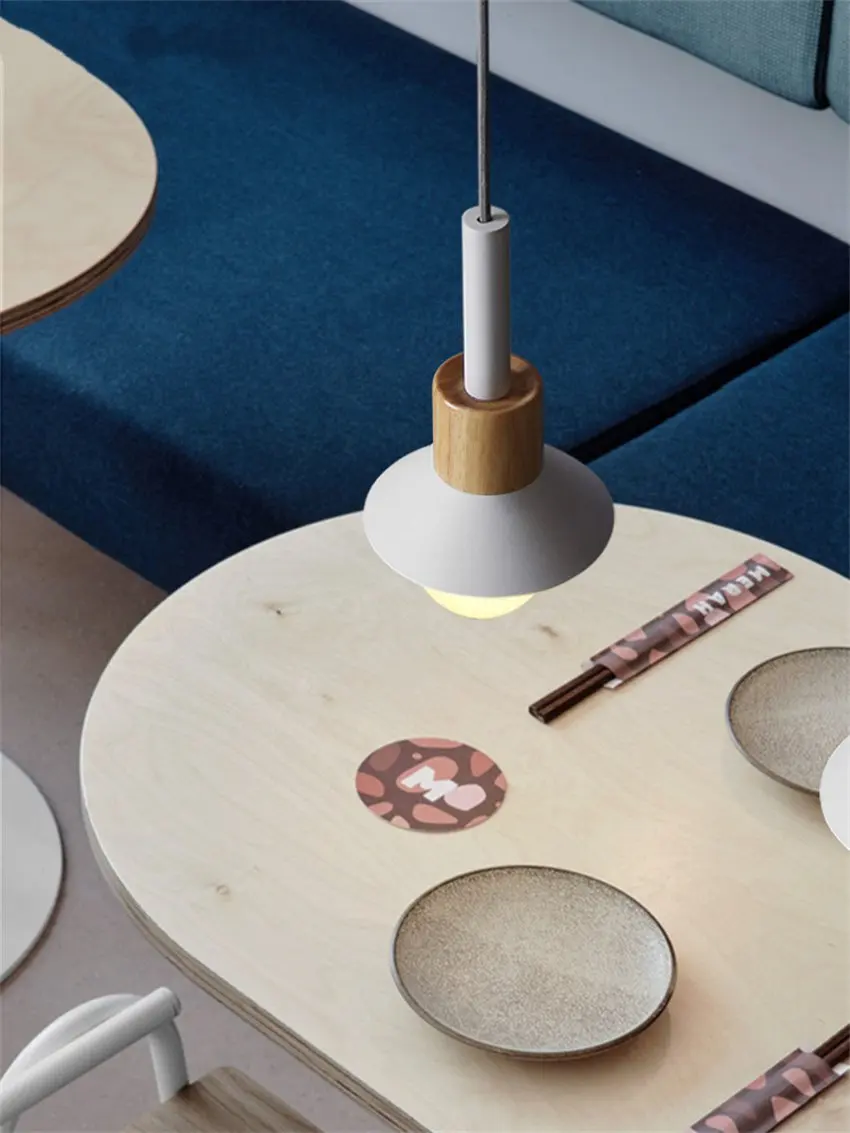 أضواء قلادة بخياطة هندسية معدنية بلون إسكندنافي لغرفة النوم الحديثة بجانب السرير ورأس واحد لغرفة الطعام تركيبات مصابيح معلقة صغيرة