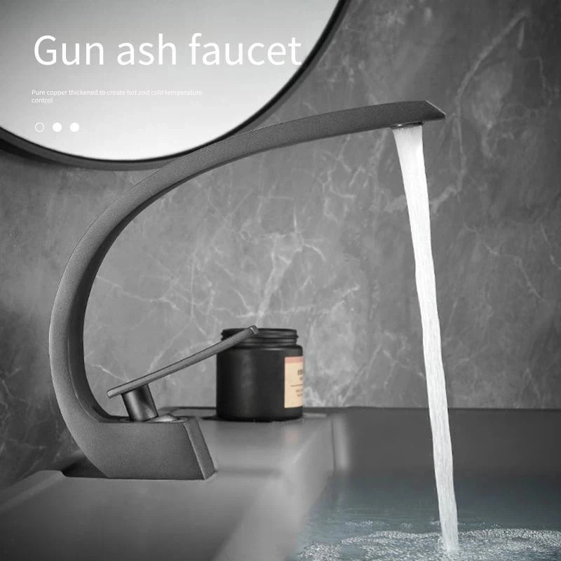 All-copper Faucet, Bathroom, Under-counter Basin on the Stage, Moon Bay Mirror Splash-proof Face, Hot and Cold Faucet Wash Basin