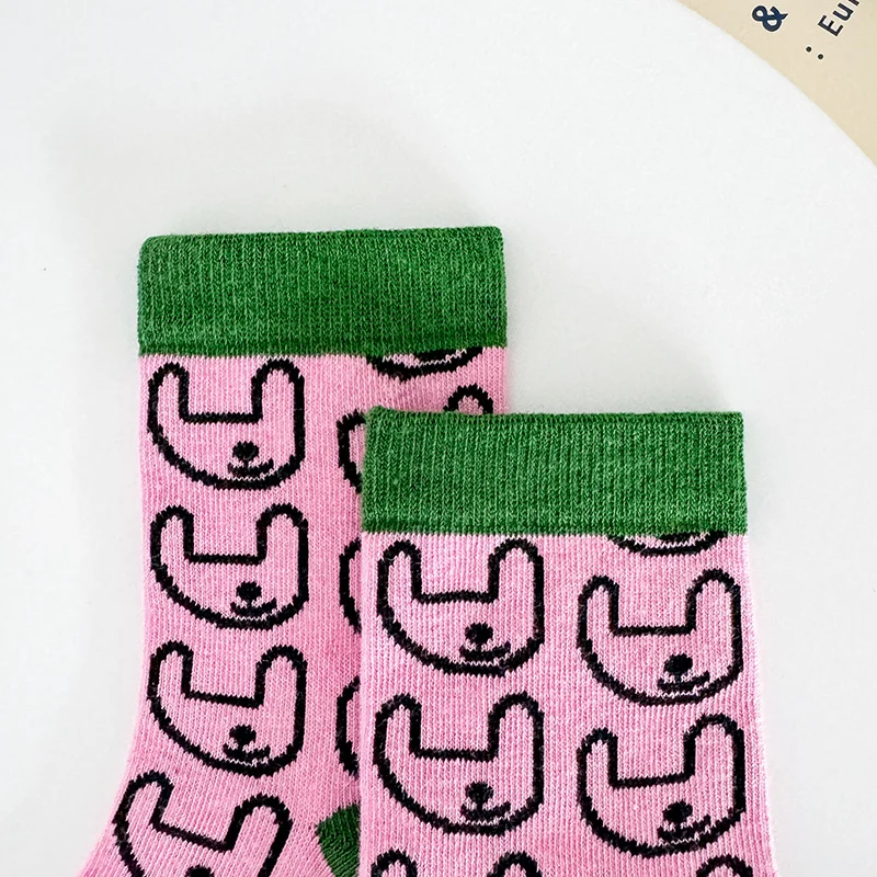 봄과 여름에 적합한 한국식 다목적 만화 무늬 여성용 부드럽고 편안한 종아리 중간 양말 3켤레