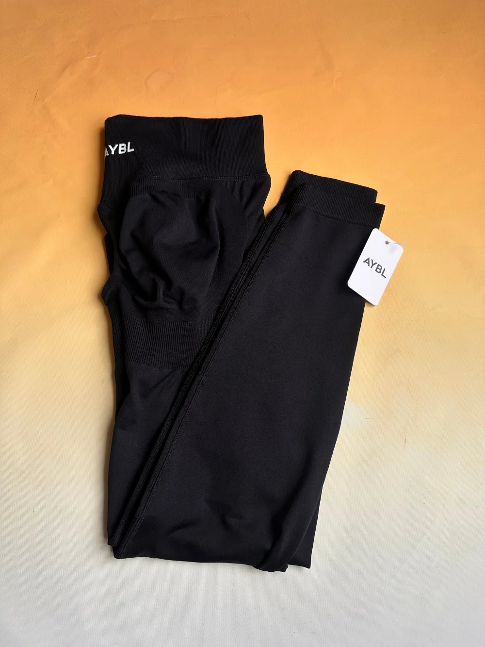 Sport-Yoga-Bekleidung für Damen: Nahtloser und atmungsaktiver Yoga-BH, unsichtbare und eng anliegende Hose, hautfreundlich und hochelastisch. – Detail 10