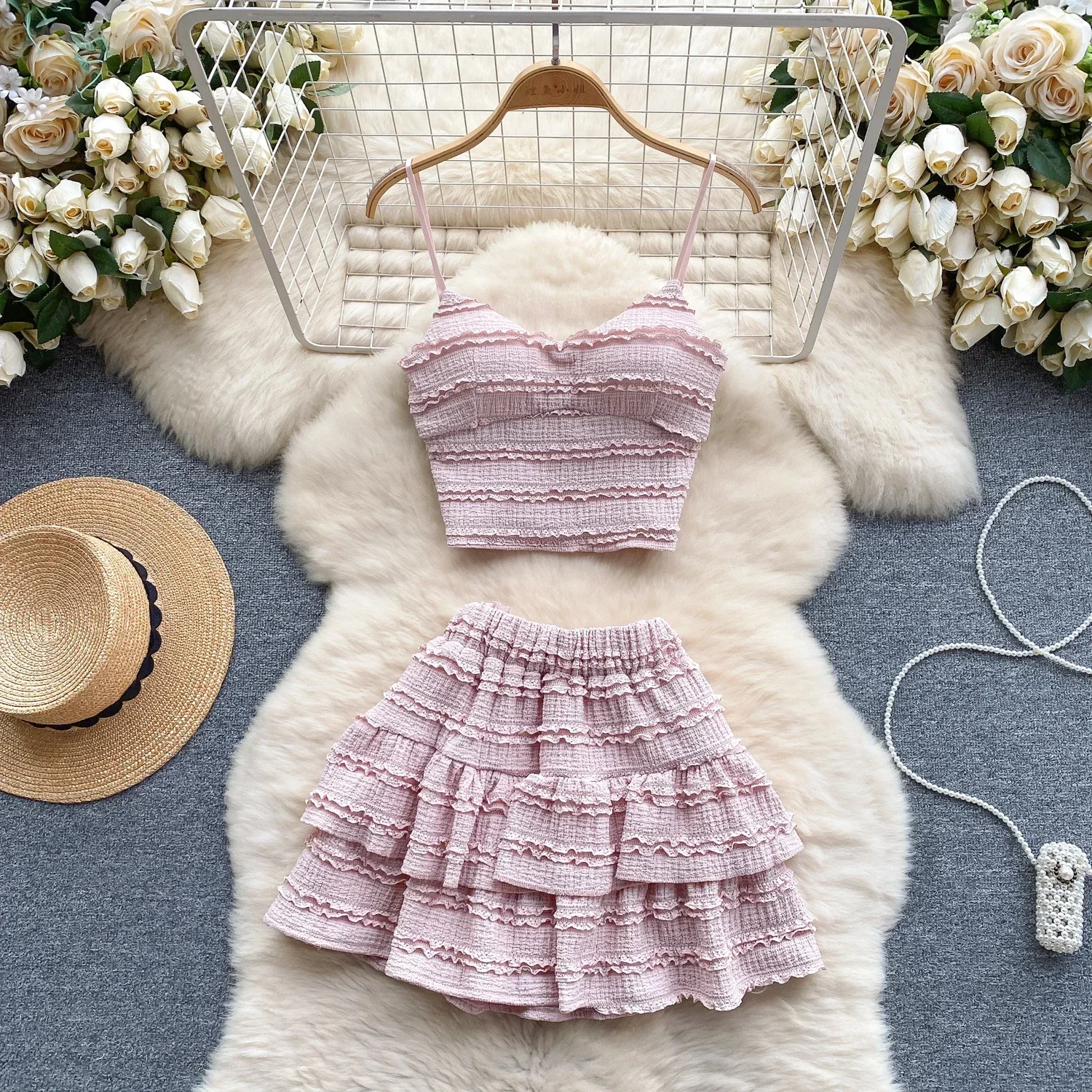 ITOOLIN Frauen V-ausschnitt Süße Geraffte Zwei Stücke Sets Strap Crop Tops + Kurzen Falten Rock Frauen Chic Sommer Beachwear Anzüge