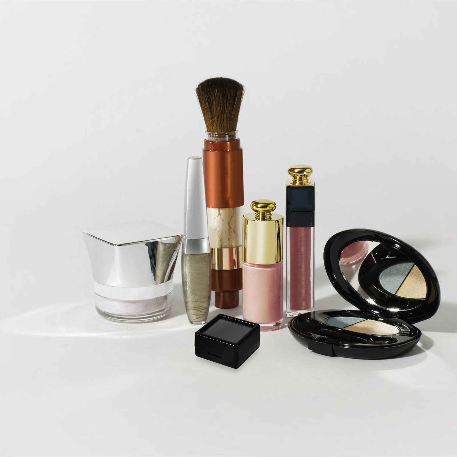 10 قطعة حاويات تخزين الأحجار الكريمة البلاستيكية المستديرة الصغيرة أغطية شفافة لعرض الأحجار الكريمة الفضفاضة منظمات صنع المجوهرات