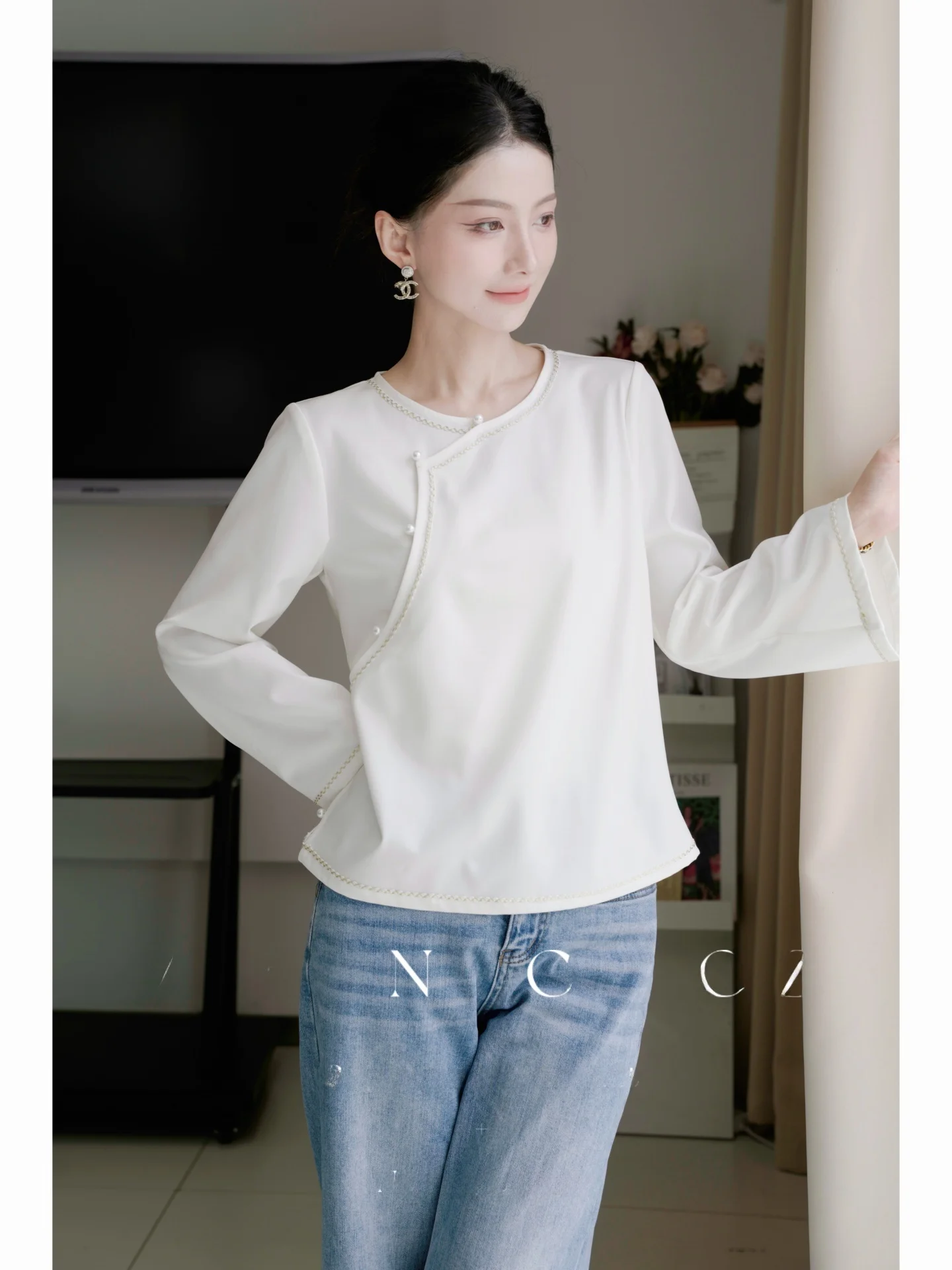 

Новая женская дышащая блузка из ацетата с геометрическим узором, свободного кроя, с длинными рукавами и застежкой на пуговицах