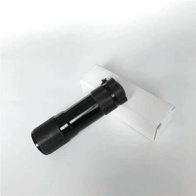 مصباح يدوي صغير أحمر 9LED 670nM ضد تدهور البصر مصباح يدوي تكتيكي قوي على شكل نجمة شعلة حمراء