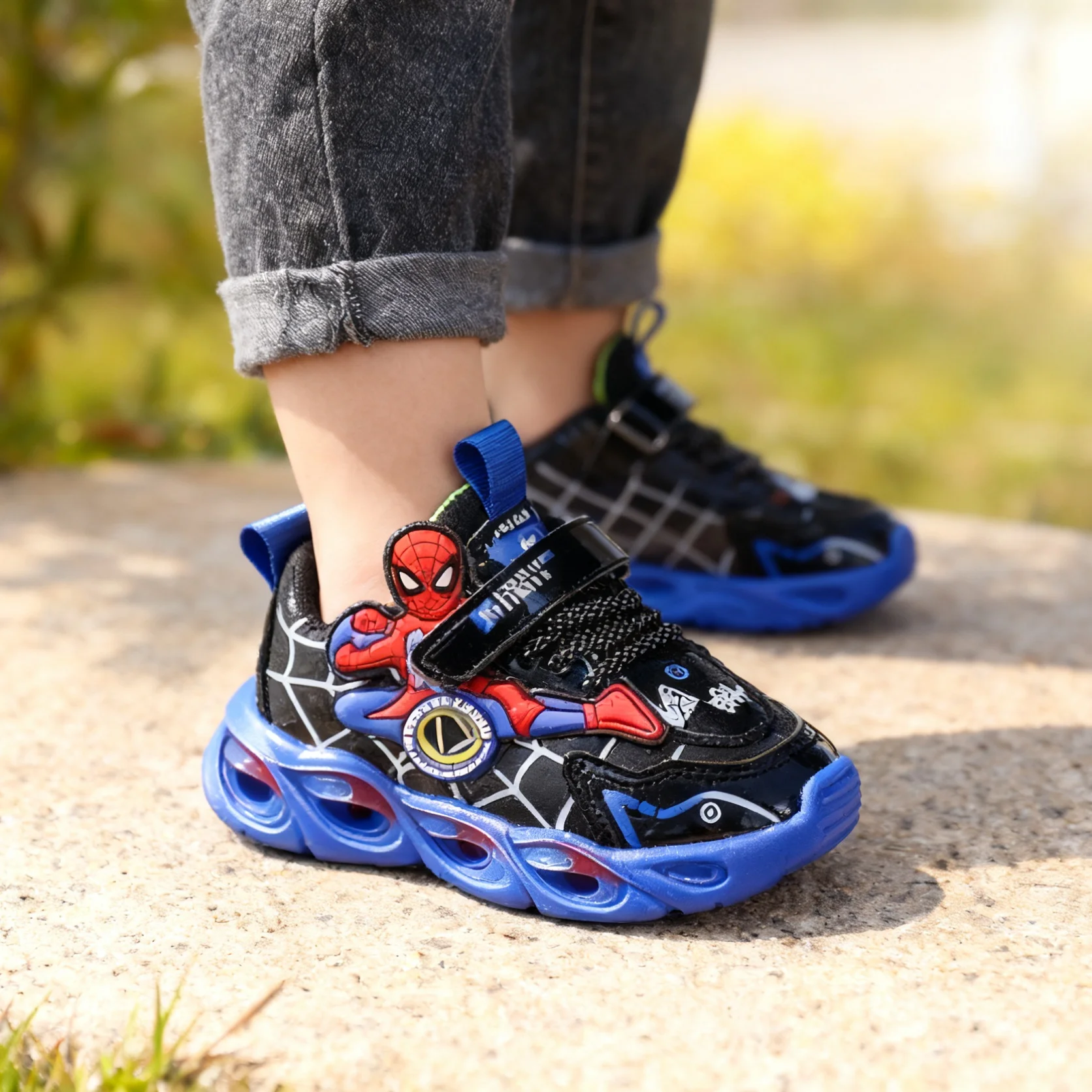 أحذية الأولاد المتوهجة المضيئة للأطفال من الجلد سبايدر مان أحذية رياضية فردية للأطفال أحذية أطفال مضيئة بإضاءة LED أحذية رياضية خفيفة لامعة #4
