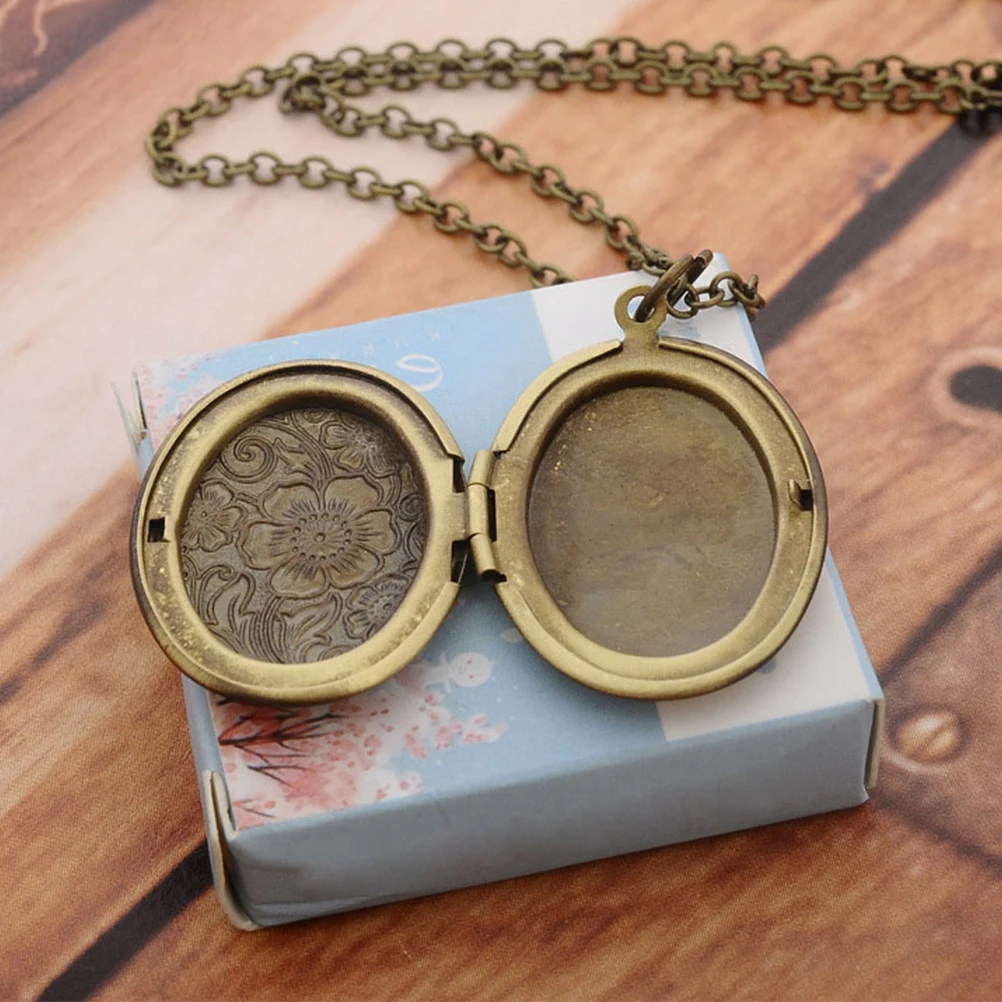 

Photo Box Necklace Locket Women Chain for Girls Jewelry Retro Alloy Neclace Miss