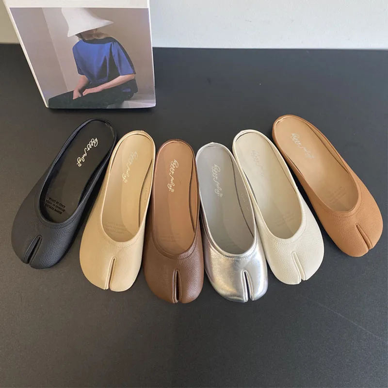 

2026 Women Split Toe Flats Tabi Ninja Shoes Woman Microfibe Comfy Flats Slippers Soft Bottom Loafers Slip On Beach Slides Mu