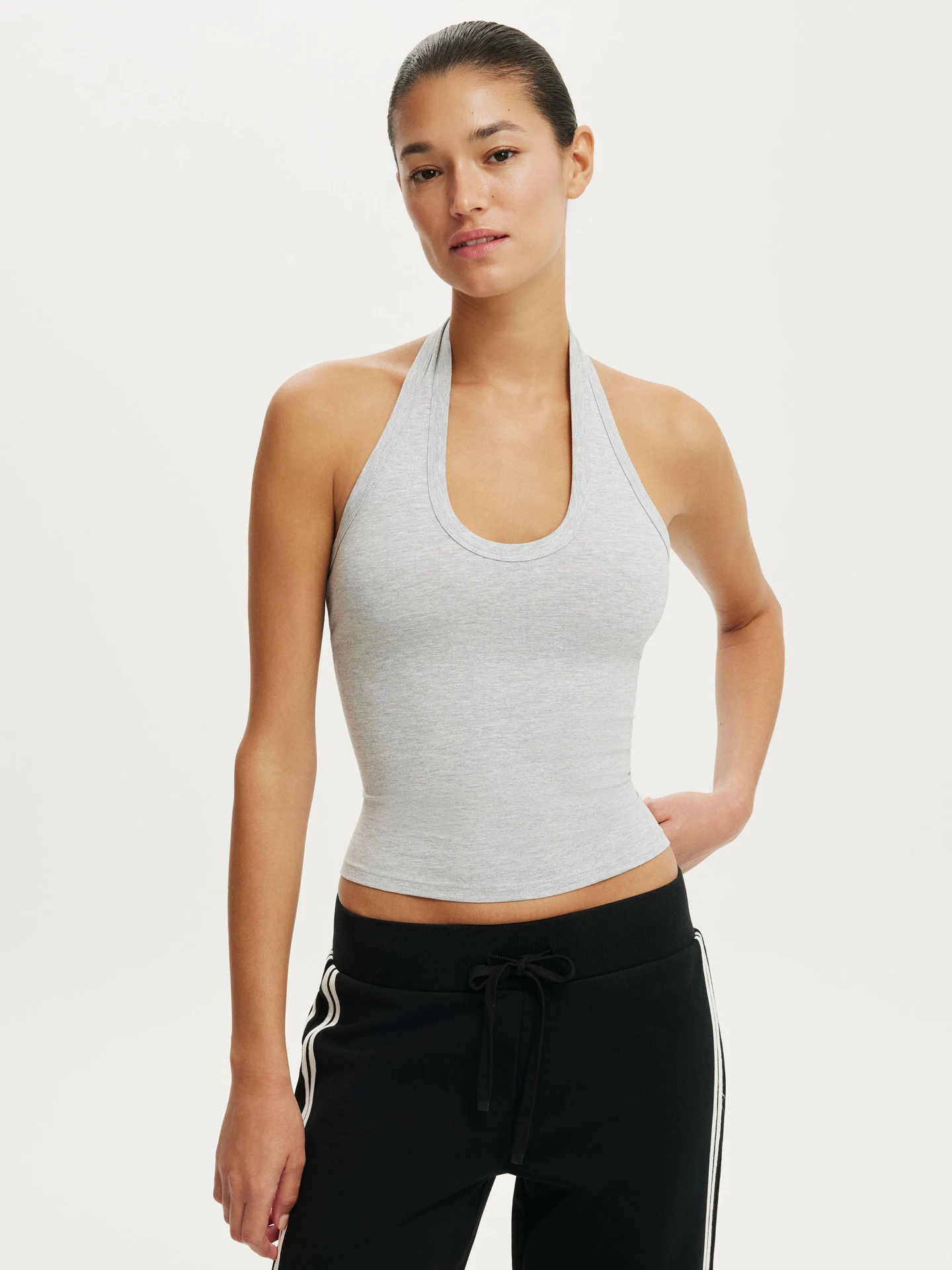 Summer 2026 Deep U-Neck Hanging Neck Vest Sexy Backless Strap Top with Chest Pad Covering Side Breast Breathable High Elasticity