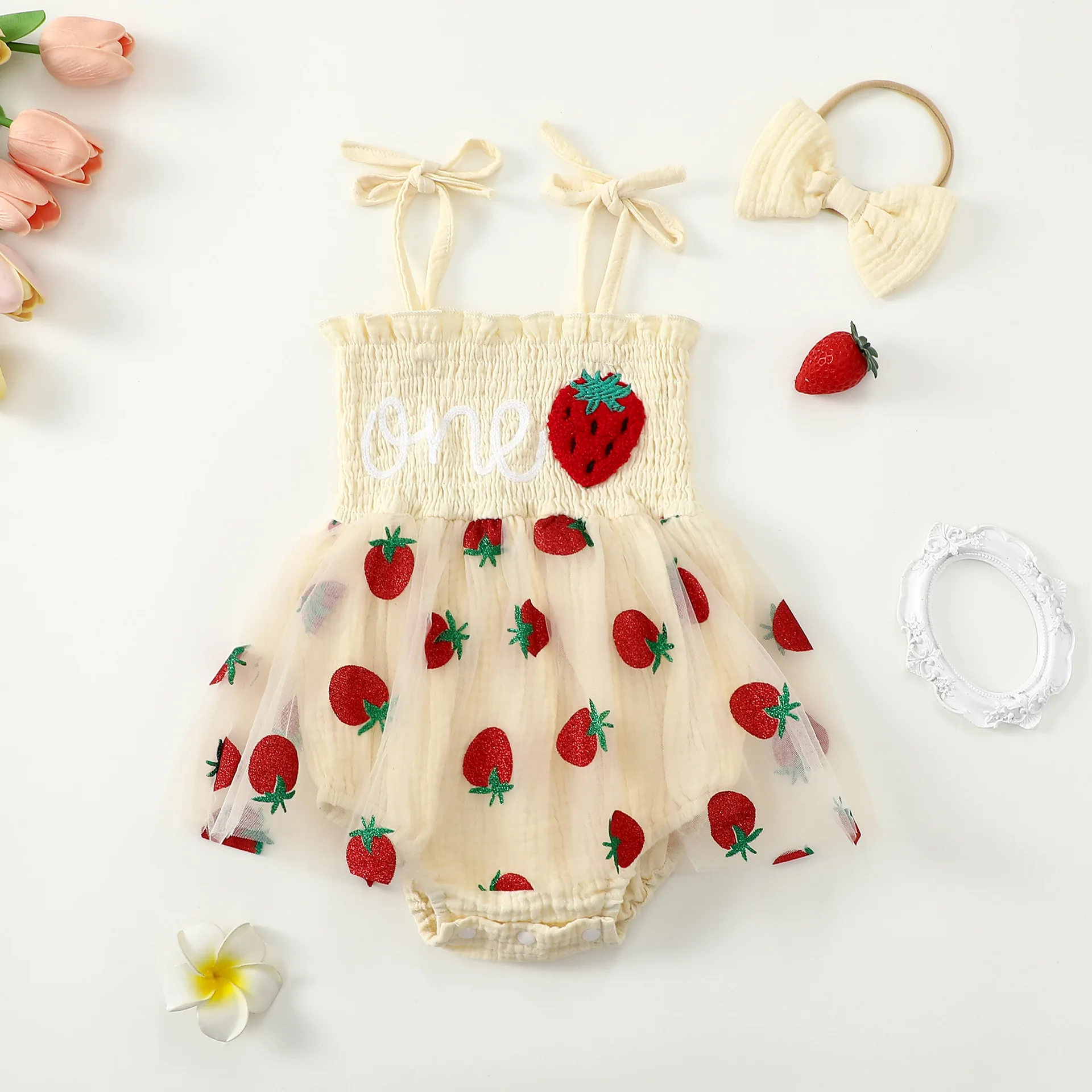 Popular baby girl 1 year old suspender fashionable sweet strawberry mesh skirt summer must-have