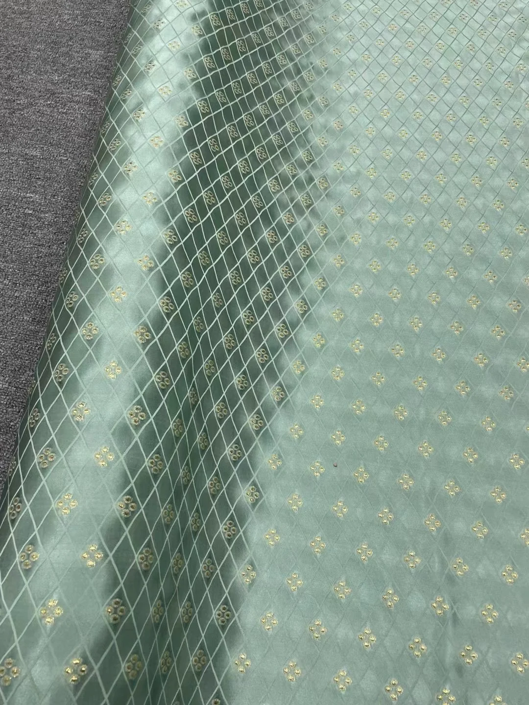 Early Spring New Products Green Plaid Jacquard Silk Fabric Temperament Shirt Suit Silk Clothing Fabric